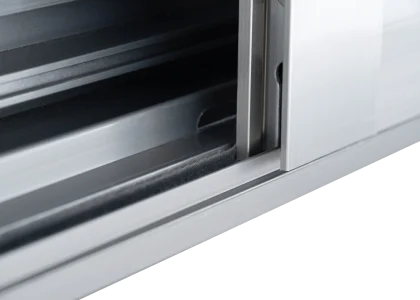 紗窗下緣毛刷設計